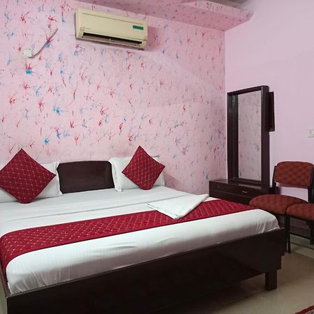 Airport Hotel Pariksheet Inn Νέο Δελχί Εξωτερικό φωτογραφία