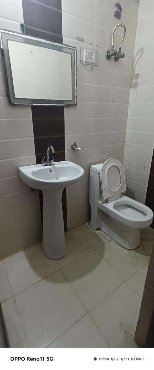 Airport Hotel Pariksheet Inn Νέο Δελχί Εξωτερικό φωτογραφία